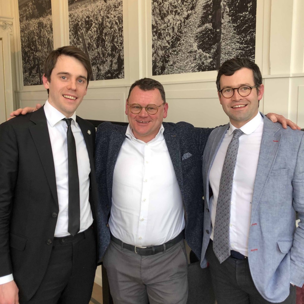 V.l.n.r. sommelier Tom Ieven, jurylid Kris Lismont en sommelier Antoine Lehebel / foto SG