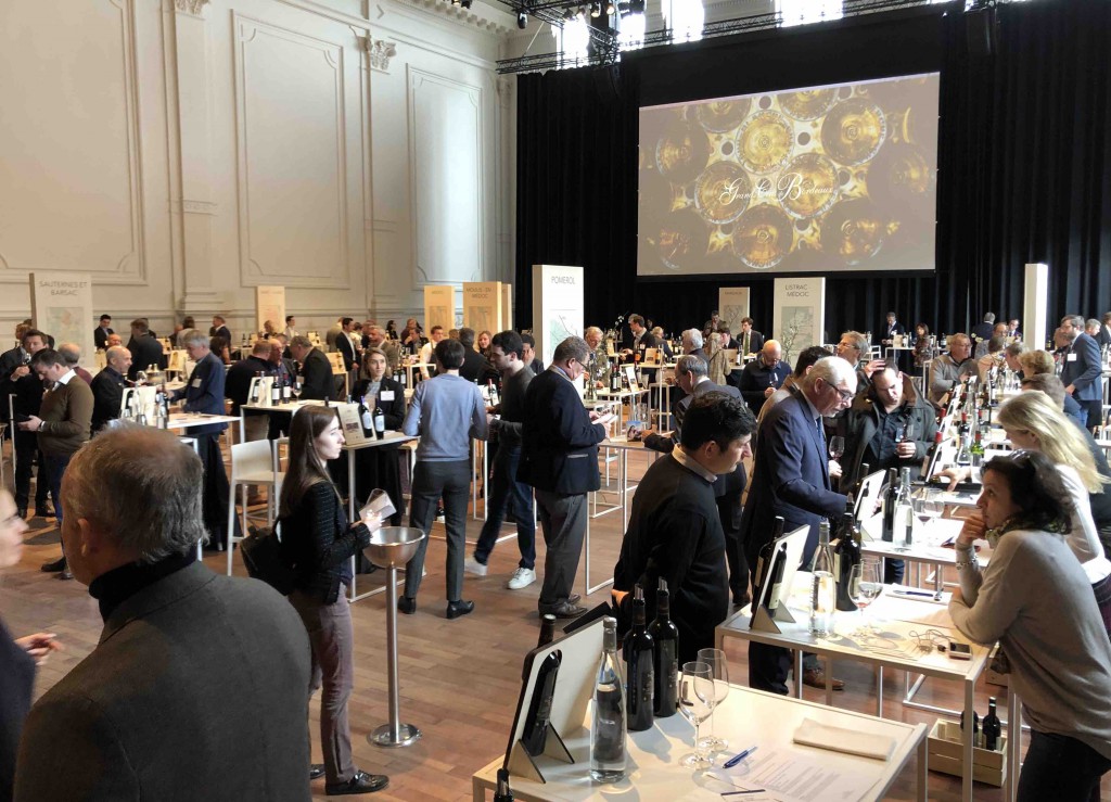 Een druk bijgewoonde tasting van de Union des Grands Crus in Brussel / foto SG