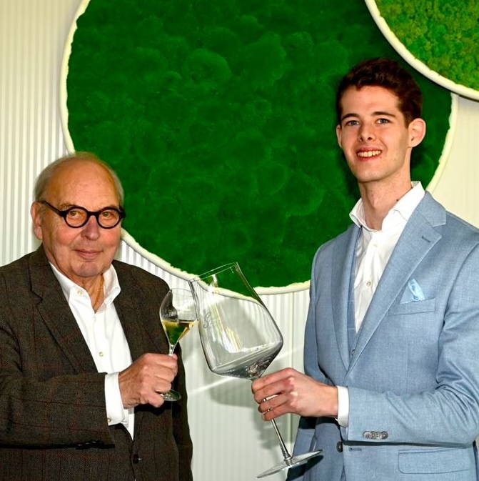 Juryvoorzitter Baudouin Meyhui en laureaat Ruben Struyve