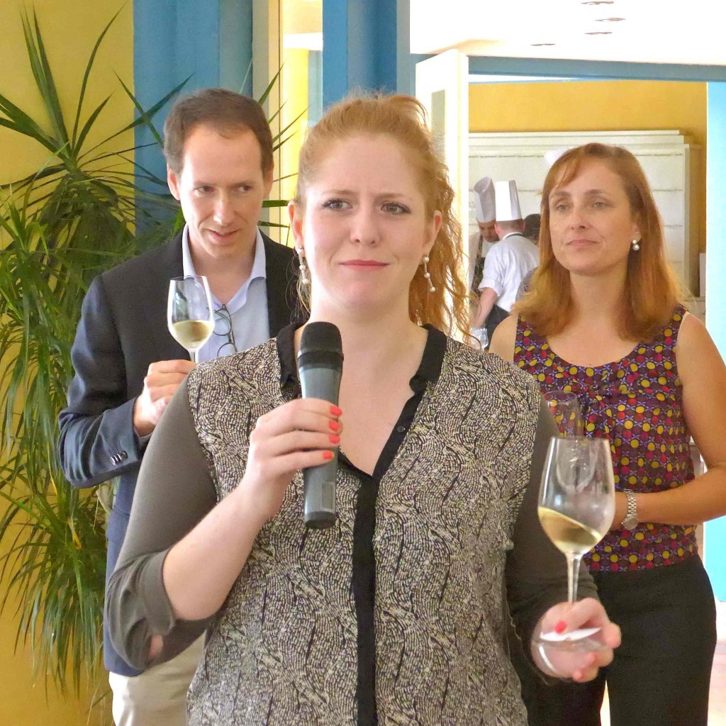 Van links naar rechts Miguel Torres jr., Cristina Torres en Mireia Torres tijdens een van de vele proeverijen (foto Stéphane Godfroid)
